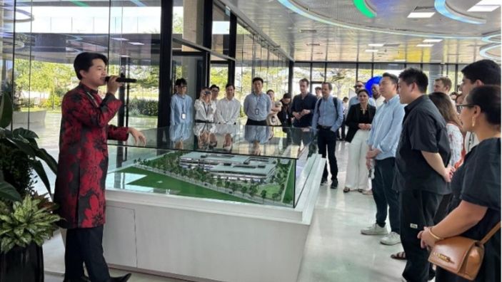 Cambridge EMBA students at FPT software.