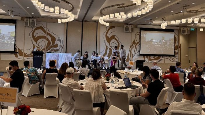 Cambridge EMBA students presenting findings from their field exercise.