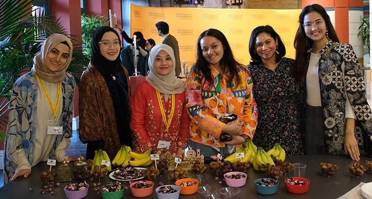 Students gatherig for the 2025 Ramadan Iftar dinner at Cambridge Judge.