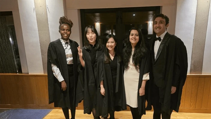 Aaryani Dogra wit friends.