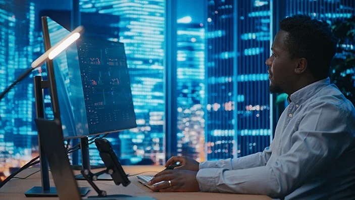 AI analyst calculates trends and growth in the financial markets.