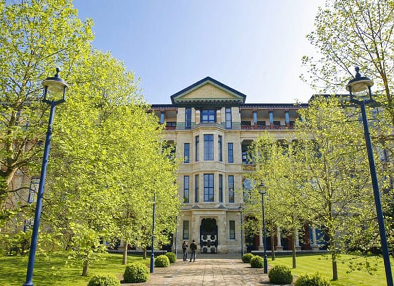 Cambridge Judge Business School in spring.