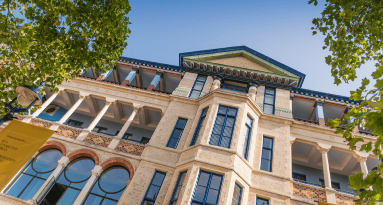 Cambridge Judge Business School exterior.