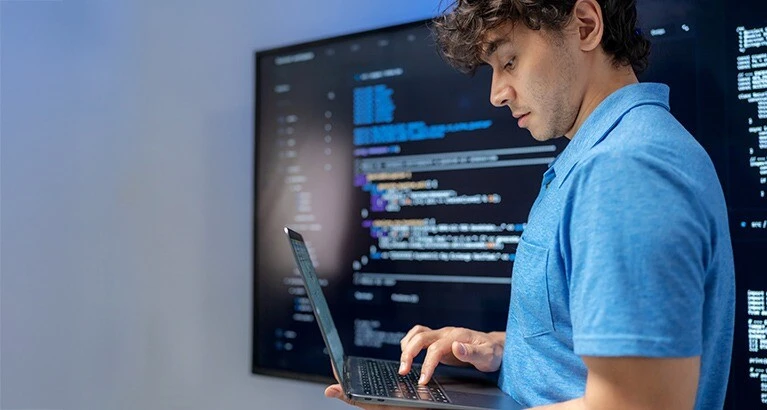 Data analyst using a computer to extract and analyse information using AI technology.