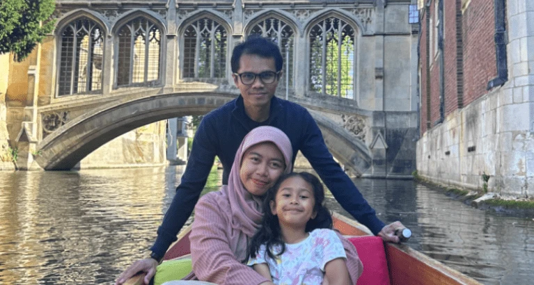 Nita Wakan with family punting on the River Cam.