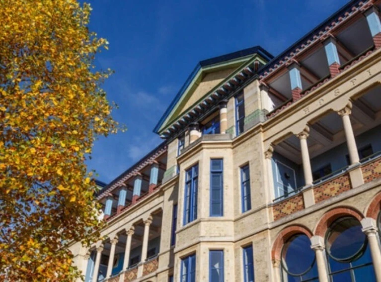 Cambridge Judge Business School exterior.