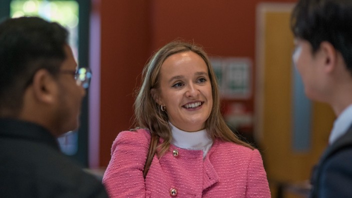 Juliet Powell smiling.