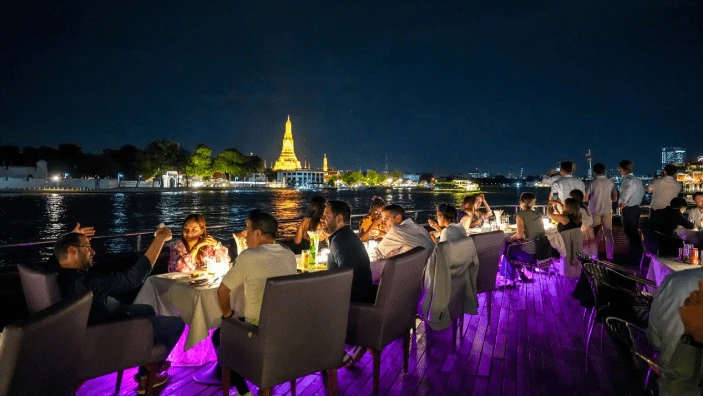 A dinner cruise with views of iconic landmarks such as Wat Arun and the Grand Palace with Wat Phra Kaew.