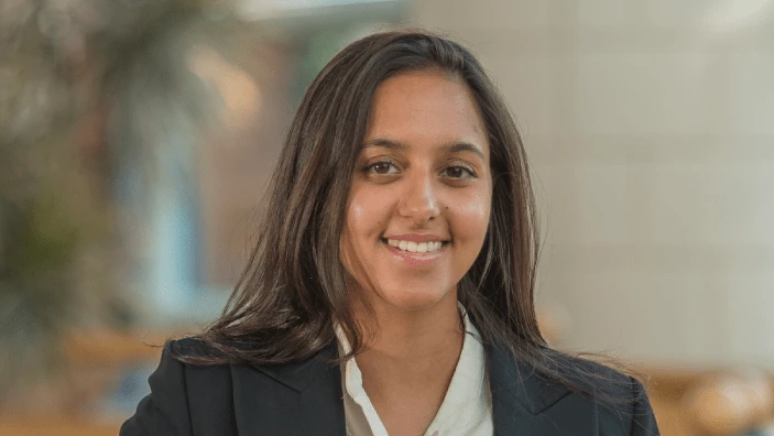 Thais Ayuso Deshmukh.