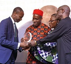 Ayobami Akinyode Olunloyo accepts an SPPG award.