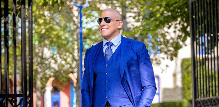 Tony Nicholson (EMBA 2022) outside the CJBS gates.