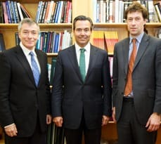 Mr Horta-Osório with Professor Christoph Loch and Dr Simon Learmount