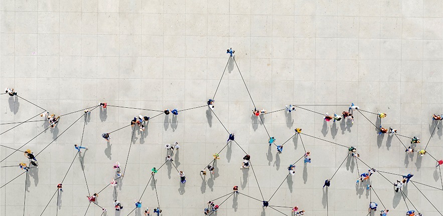 Crowd from above forming a growth graph with lines connecting them.