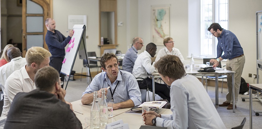 A group of Executive Education delegates having a discussion.