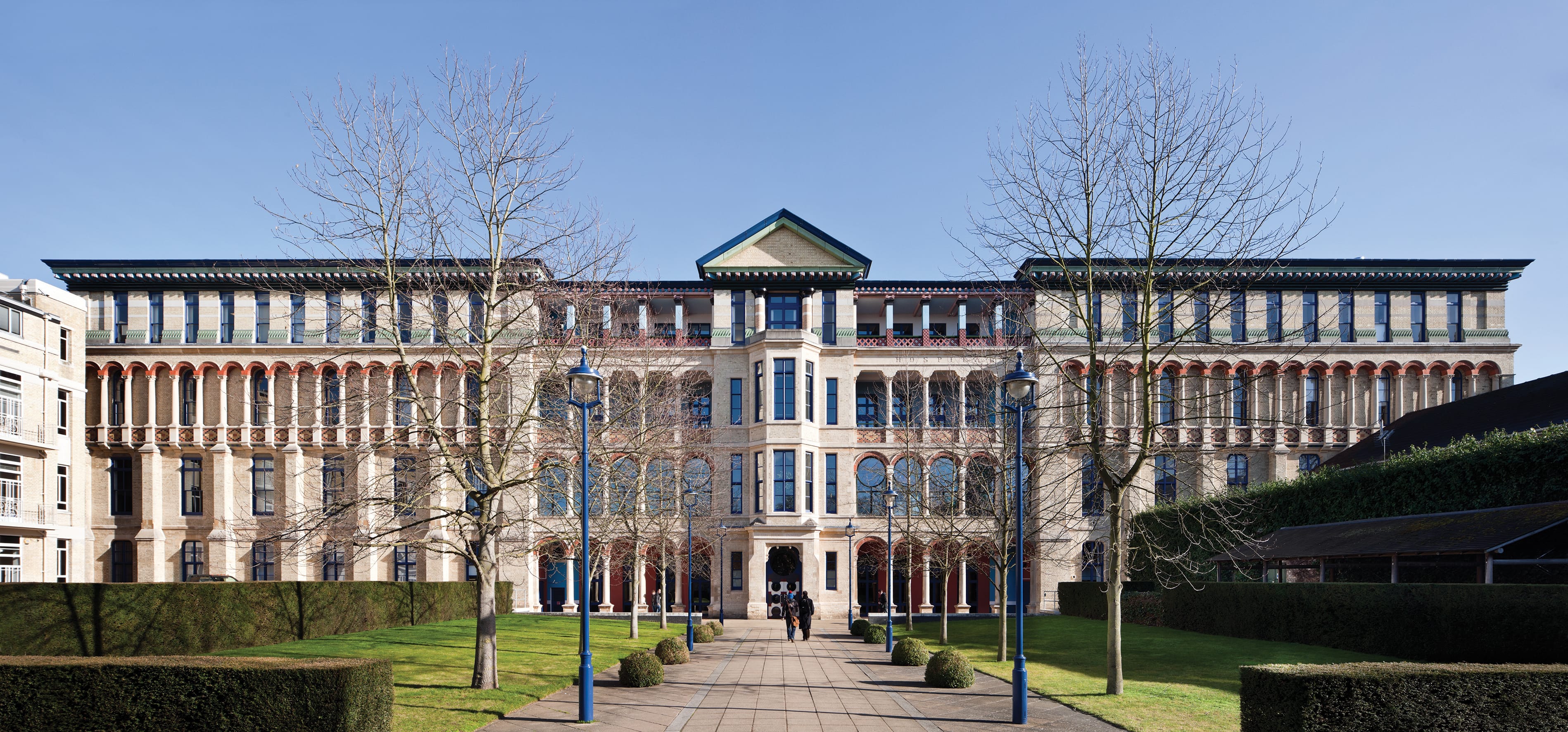  Cambridge Judge Business School is one of the top business colleges in Cambridge
