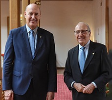 Mauro Guillén with Luis Fernández-Vega Sanz.