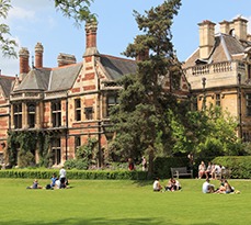 Students sitting outside of Pembroke College.