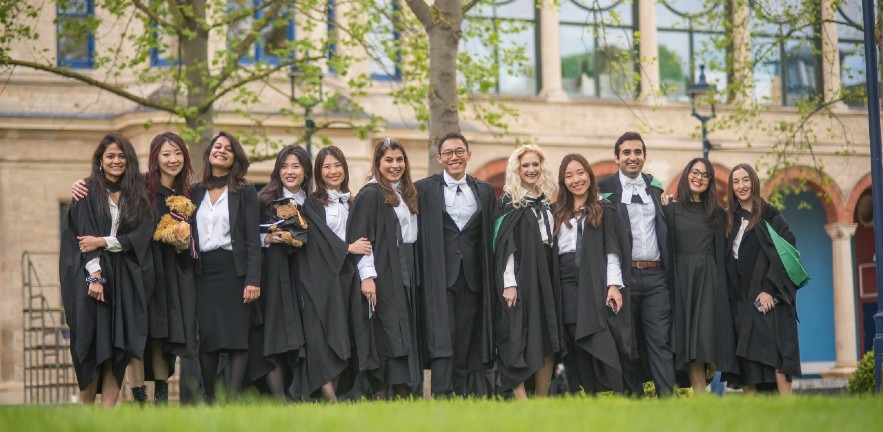 Mba students graduation 883x432 1