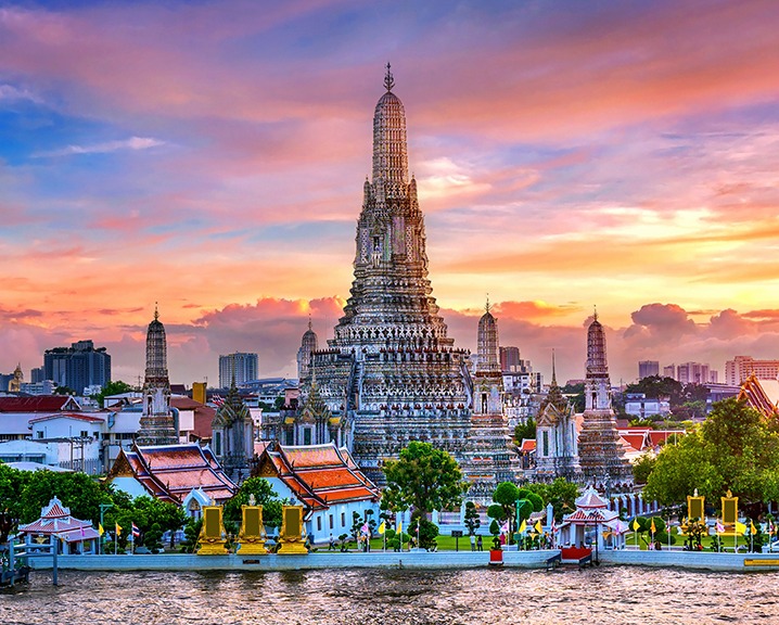 Wat Arun Temple (Wat Arun Ratchawararam) at sunset, Bangkok in Thailand.