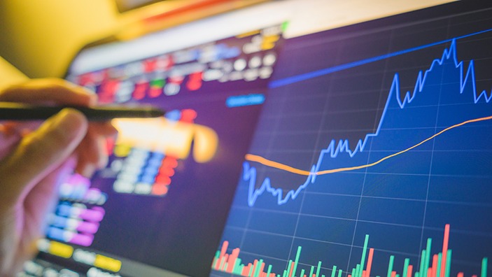 Analysing a graph on screen.