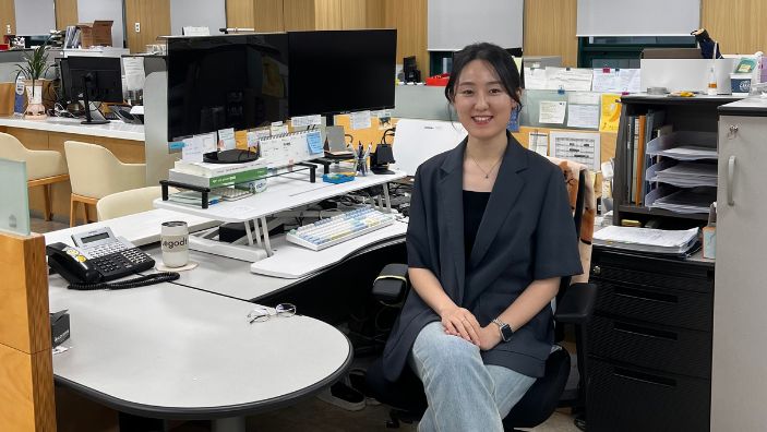 Seoil Jang sitting at a desk.