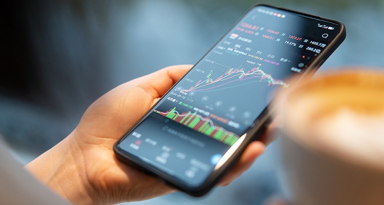 Trading with cryptocurrency on smartphone.